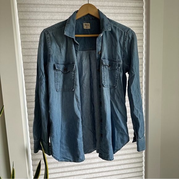 The Gap denim button up - Picture 1 of 3
